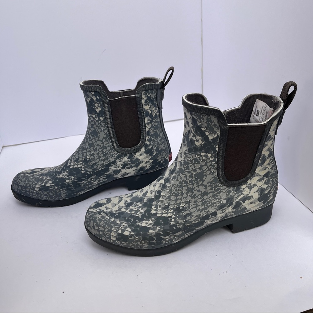 Chooka Women's Snake Print Eastlake Chelsea Rain Boots. Size 6